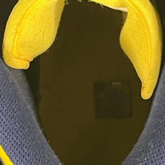 DEADSTOCK Air Jordan 1 Mid Michigan Wolverines Size 12 Yellow Navy Blue - Picture 12 of 16